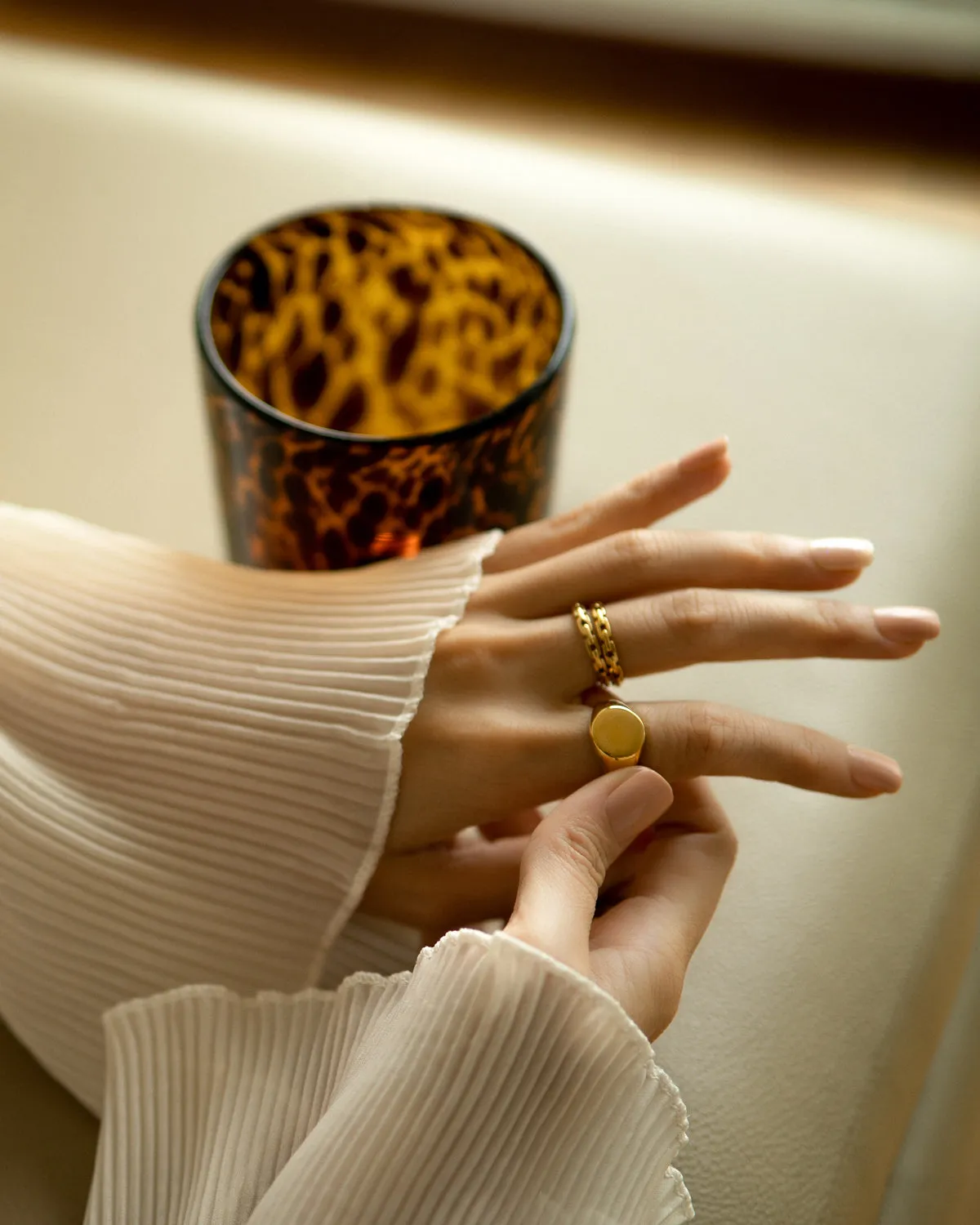 CIRCLE Signet Ring in Gold