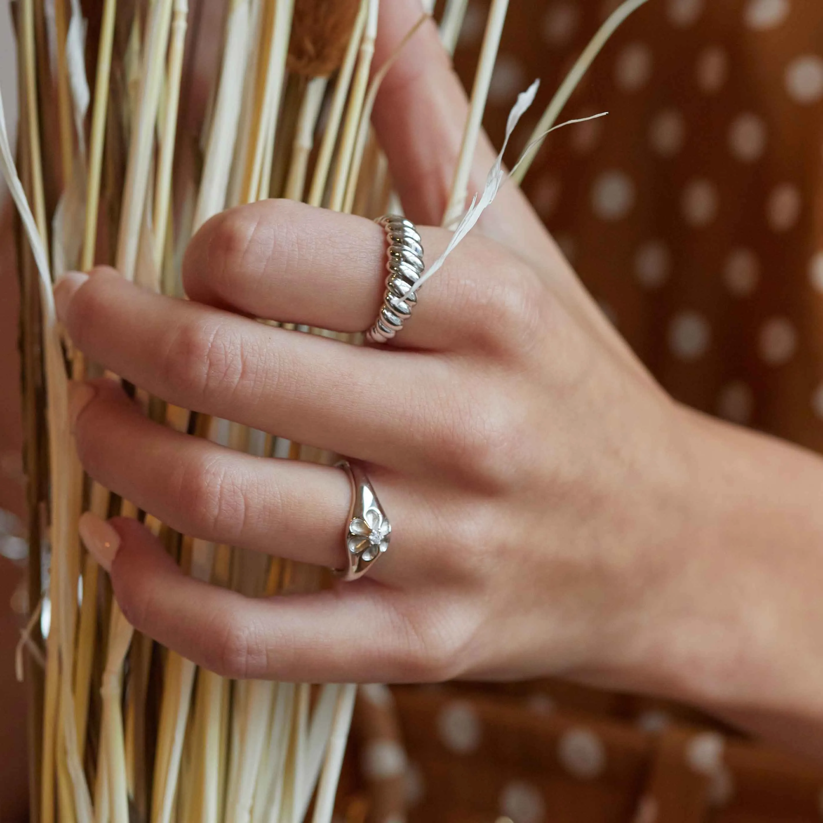 Flora Signet Ring in Silver
