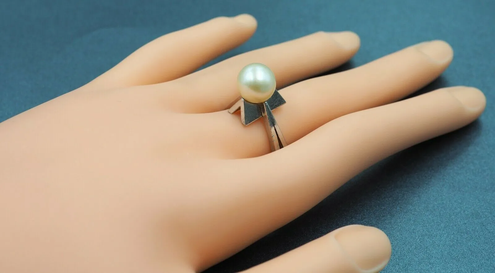 Pearl 14ct White Gold Ring