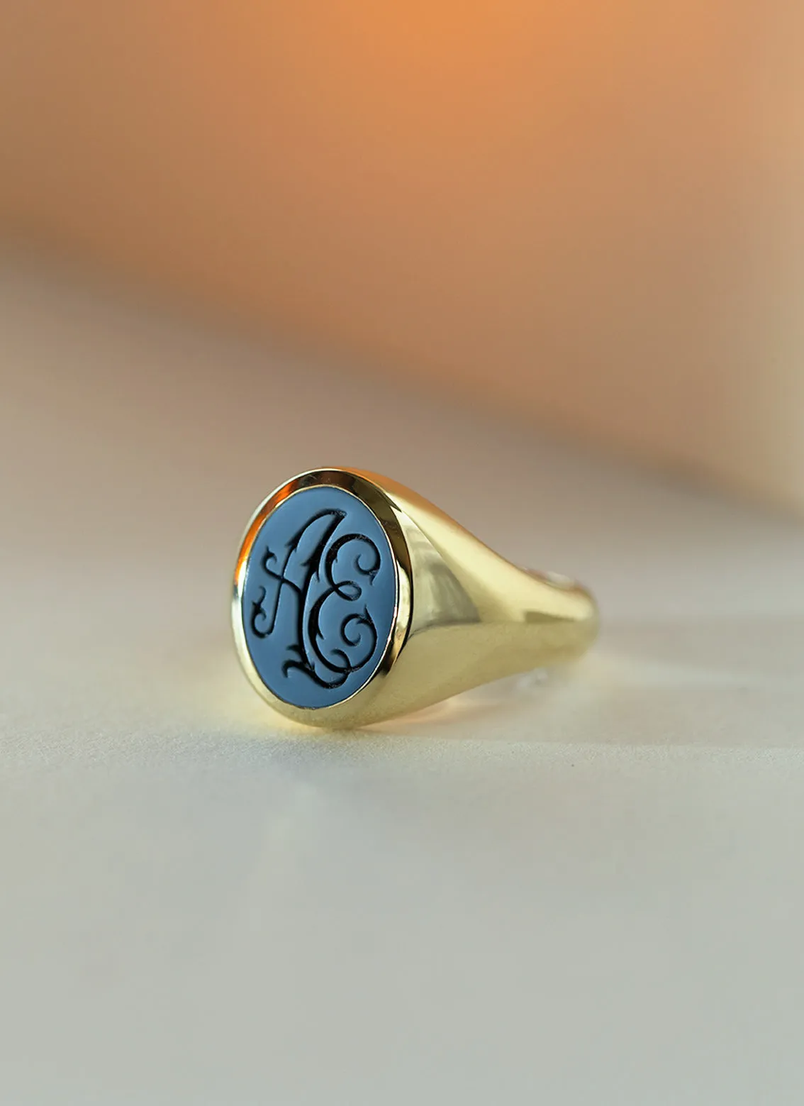 The gent maddox signet ring 14k gold