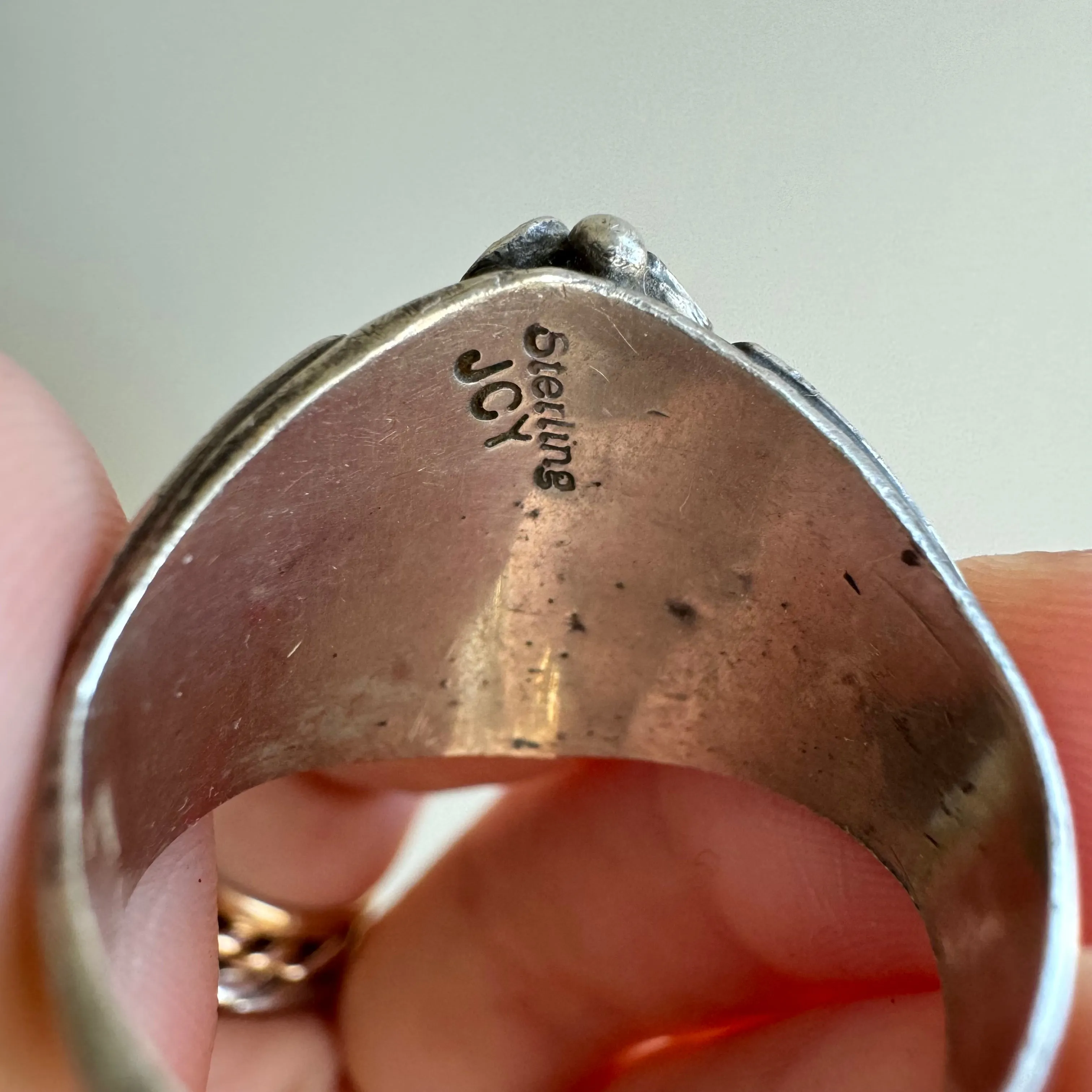 V I N T A G E // wear your fears / sterling silver Navajo claw coral and turquoise ring / size 9.25
